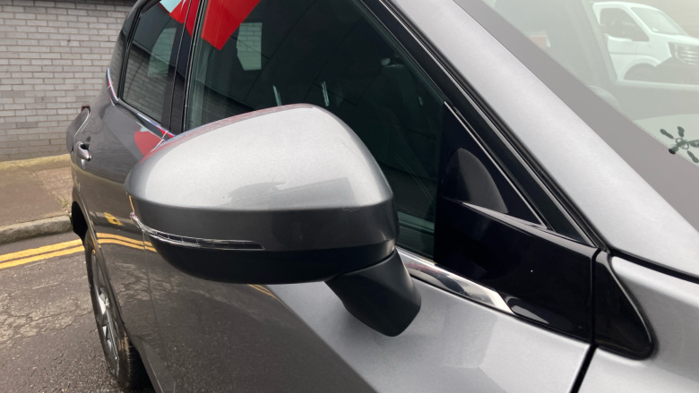 Nissan Qashqai 1.3 DiG-T MH Acenta Premium 5dr Petrol Hatchback